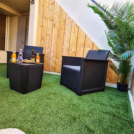 T2 Chambre Miroir Jardin Et Parking Prive Marseille Exterior photo